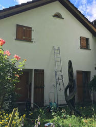 Algenmann Schweiz - Haus in Quinten SG - Fassadenreinigung mit 5 Jahren Garantie
